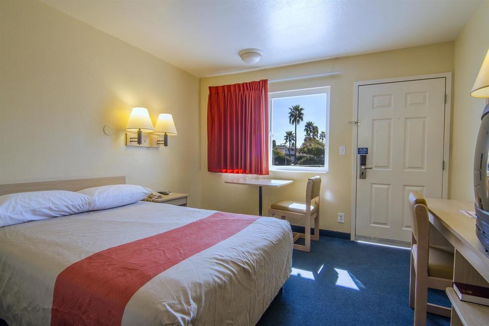 Motel 6 Mesa North Exteriör bild