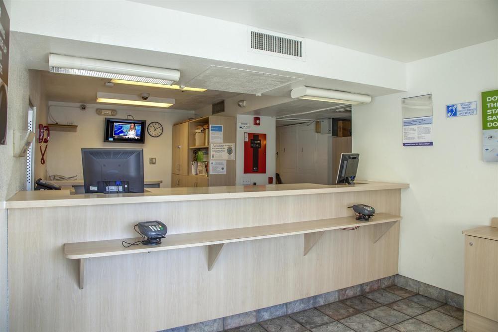 Motel 6 Mesa North Exteriör bild