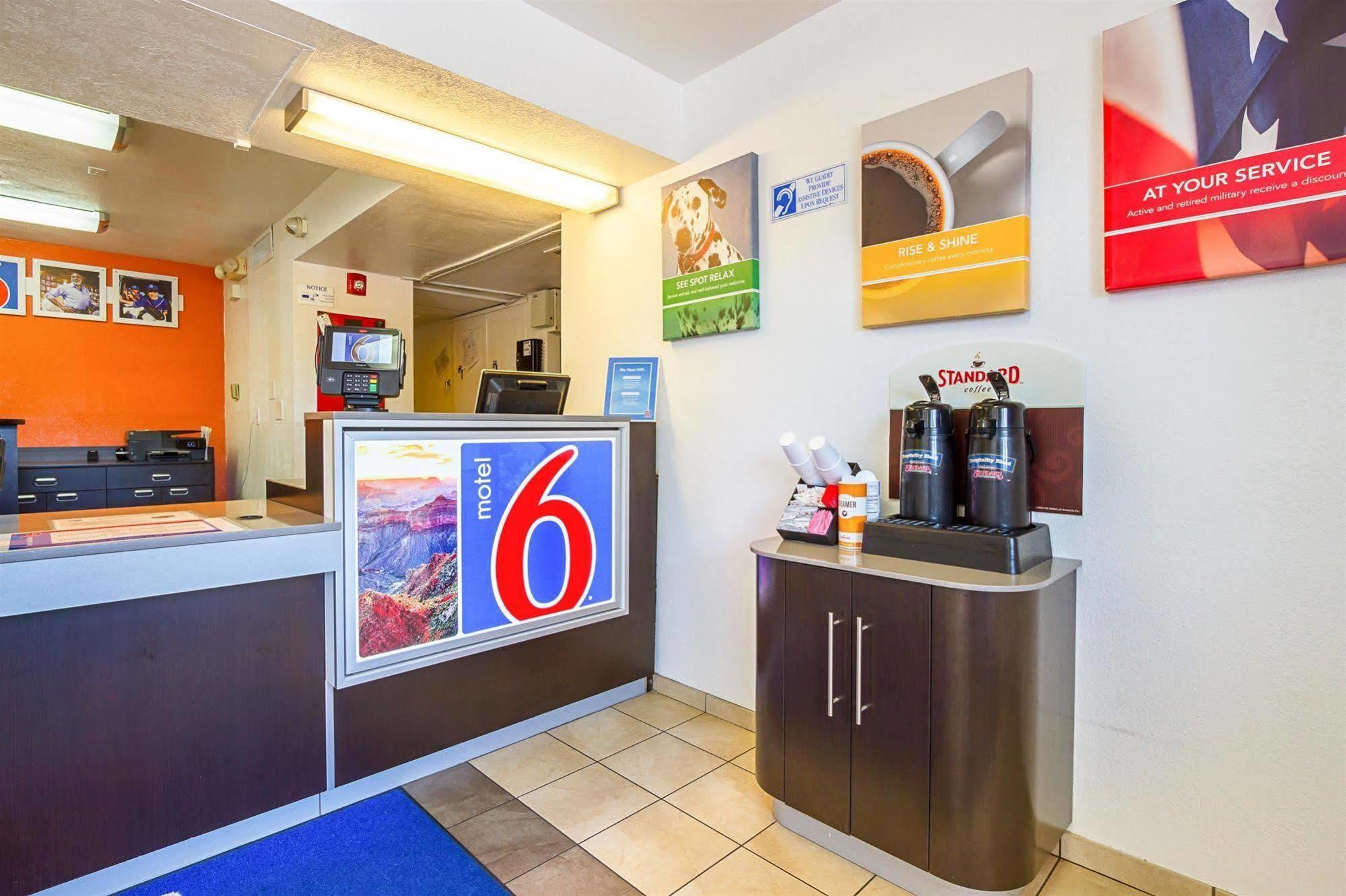 Motel 6 Mesa North Exteriör bild