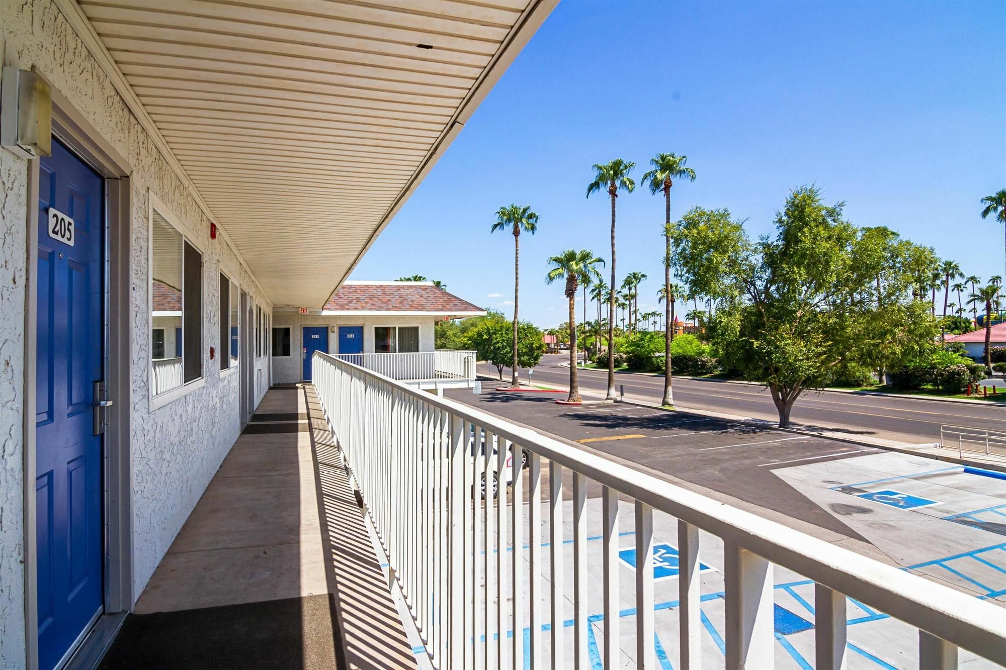 Motel 6 Mesa North Exteriör bild